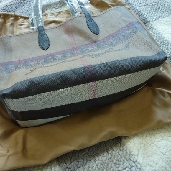 BURBERRY Medium Doodle Canvas Logo Tote Bag - Picture 13 of 15